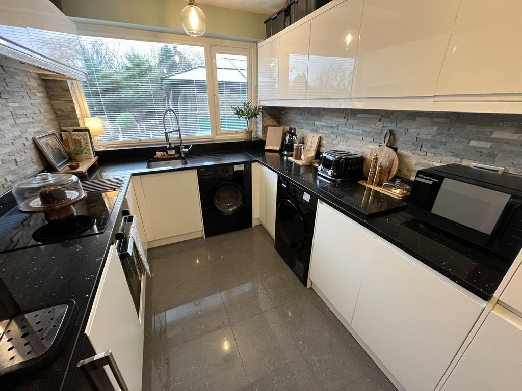 Kitchen 1.jpeg