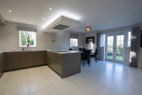 3 bedroom apartment to rent, Friary Court, 189 St Bernards Road, Solihull