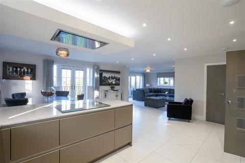 3 bedroom apartment to rent, Friary Court, 189 St Bernards Road, Solihull