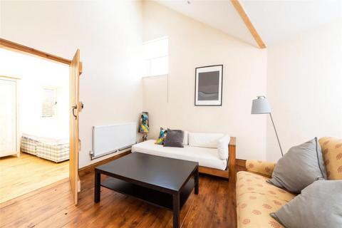 2 bedroom barn conversion to rent, 2A Poplar End, Park Road, Toddington