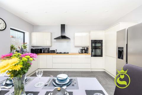 3 bedroom detached house for sale, Davis Road, Poole BH12
