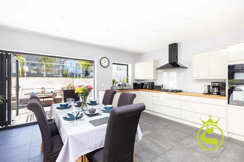 3 bedroom detached house for sale, Davis Road, Poole BH12