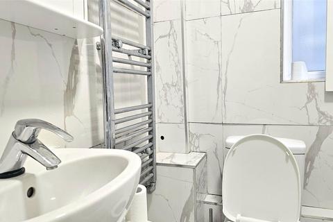 1 bedroom apartment to rent, Kingsland Road, Hackney, E8