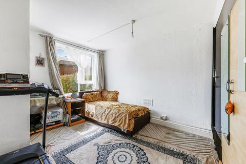 2 bedroom maisonette for sale, Canada Crescent, Acton