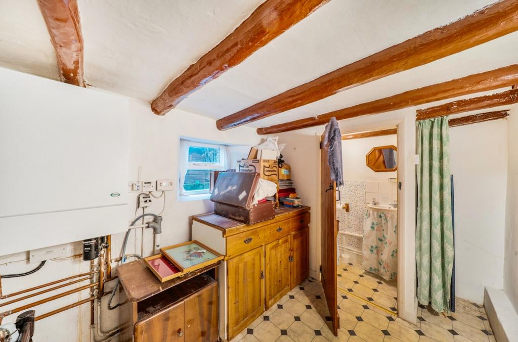 1397273-6-695fcd80e4808