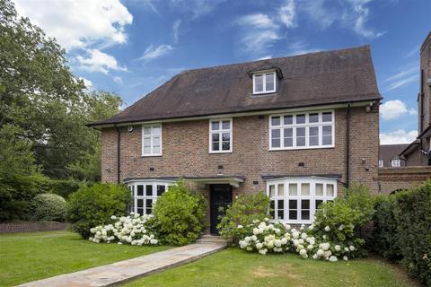 Reynolds Close, Hampstead Garden Suburb, NW11