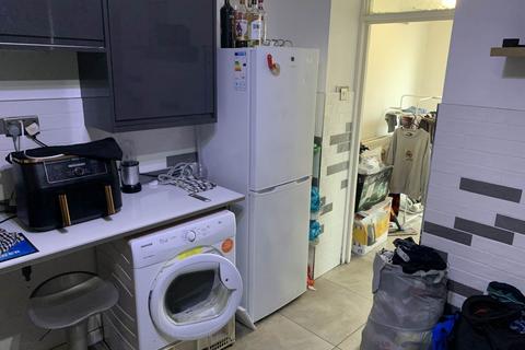 2 bedroom flat to rent, Glynrhondda Street, Cathays,