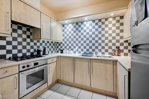 2 bedroom flat to rent, Cadnam Lodge, Schooner Close, London, E14