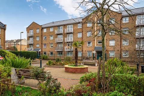 2 bedroom flat to rent, Cadnam Lodge, Schooner Close, London, E14