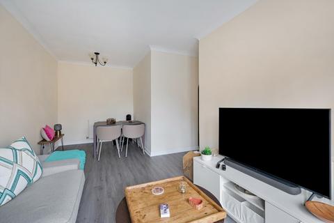 2 bedroom flat to rent, Cadnam Lodge, Schooner Close, London, E14