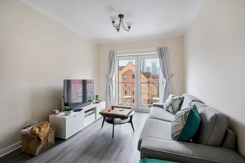 2 bedroom flat to rent, Cadnam Lodge, Schooner Close, London, E14