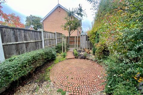 2 bedroom terraced house to rent, Kingsland Drive, Dorridge, Solihull, West Midlands