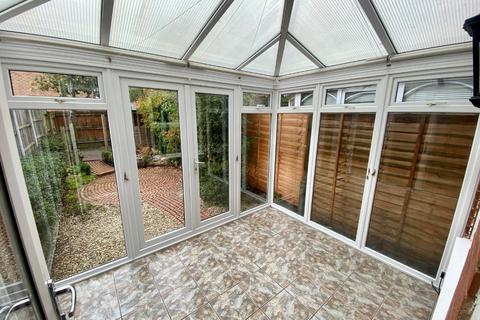 2 bedroom terraced house to rent, Kingsland Drive, Dorridge, Solihull, West Midlands
