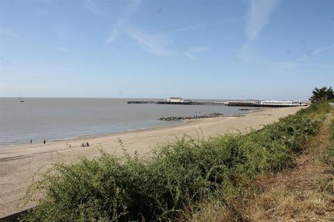 2 bedroom flat for sale, Connaught Gardens East, Clacton-On-Sea CO15