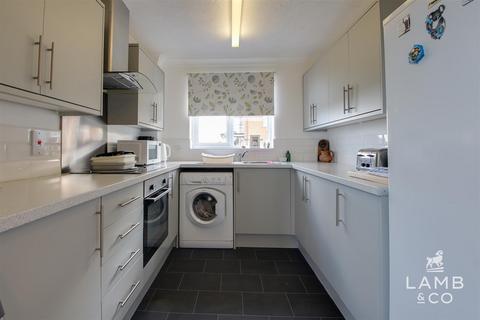 2 bedroom flat for sale, Connaught Gardens East, Clacton-On-Sea CO15