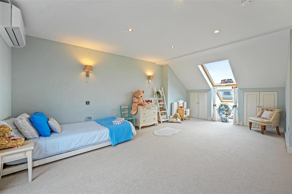Westwick Gardens - Bedroom F3 (1).JPG