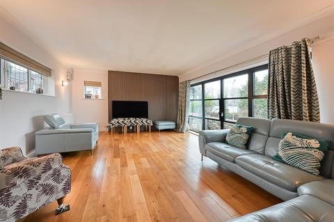 undefined, 14 Heath Hill Road, Wightwick