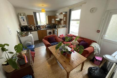 3 bedroom flat to rent, Glynrhondda Street, Cathays, Cardiff