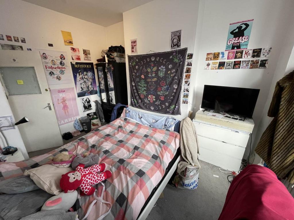 Front Left bedroom r