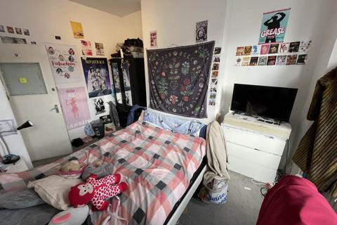 3 bedroom flat to rent, Glynrhondda Street, Cathays, Cardiff
