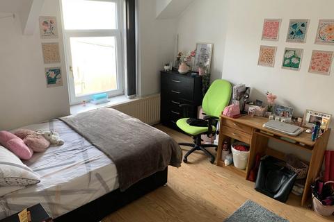 3 bedroom flat to rent, Glynrhondda Street, Cathays,