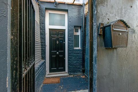 2 bedroom flat to rent, Uxbridge Road, London W12