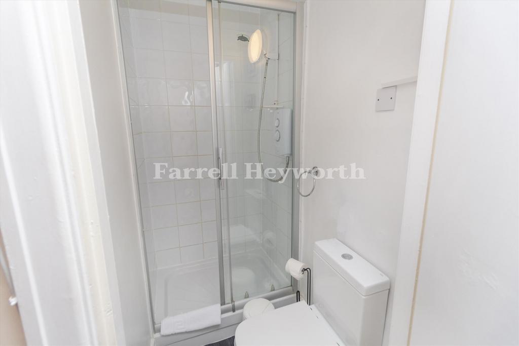 Bedroom 6 en suite