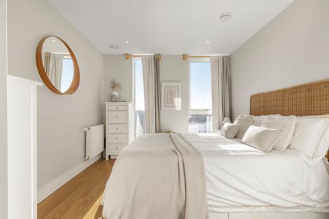 2 bedroom flat for sale, Greyhound Parade, Earlsfield, London, SW17