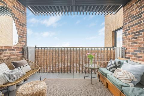 2 bedroom flat for sale, Greyhound Parade, Earlsfield, London, SW17
