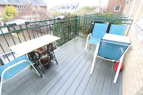 5 bedroom house for sale, Newport Road, Cowes PO31