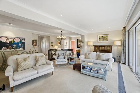 undefined, Manor Walk, Weybridge, Surrey KT13 8SD