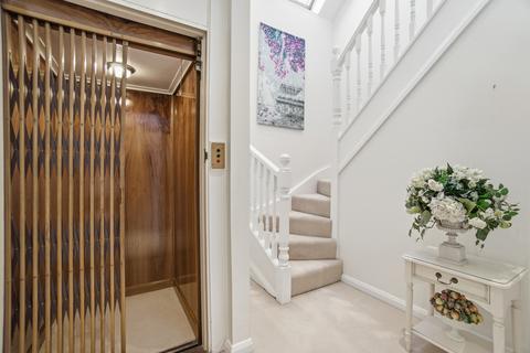 undefined, Manor Walk, Weybridge, Surrey KT13 8SD