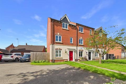 3 bedroom townhouse for sale, Weaver Close, Oswestry