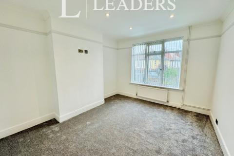 2 bedroom flat to rent, Crescent Road, IP11