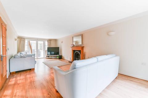 Water Mead, Coulsdon, Chipstead, CR5