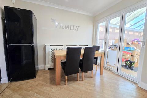 3 bedroom property for sale, Steeplefield, Leigh-on-Sea, Essex, SS9