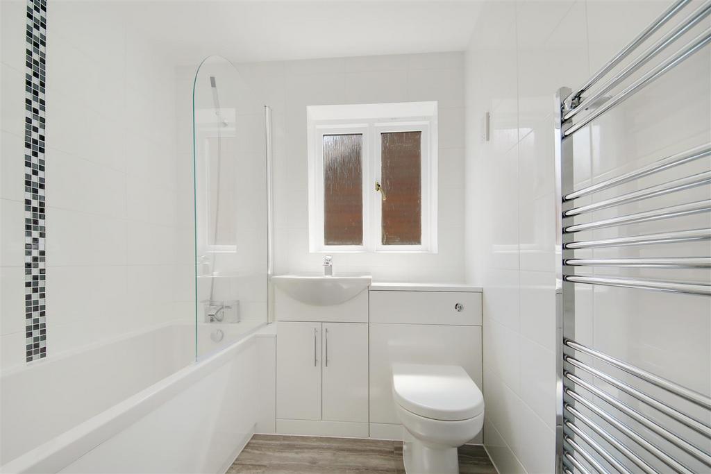 Family Bathroomdp dp 12374240.jpg