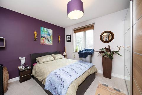 2 bedroom flat to rent, Morton Close, Whitechapel, London, E1