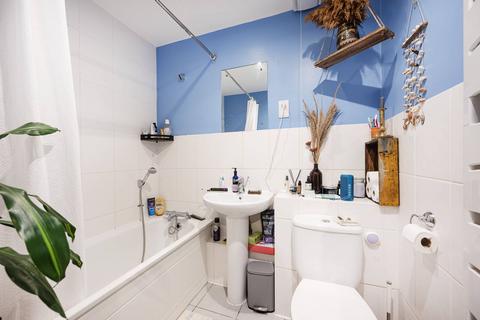 2 bedroom flat to rent, Morton Close, Whitechapel, London, E1