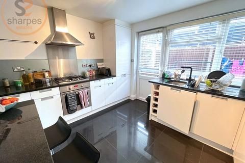 1 bedroom in a house share to rent, Leyton Road, London