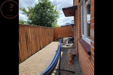 1 bedroom in a house share to rent, Leyton Road, London