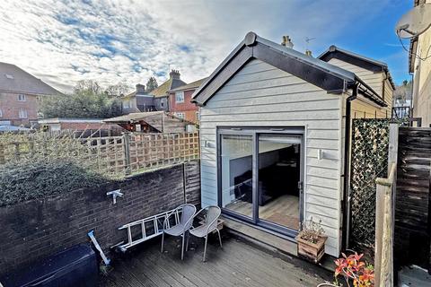 1 bedroom detached house for sale, Wilton Road, Redhill
