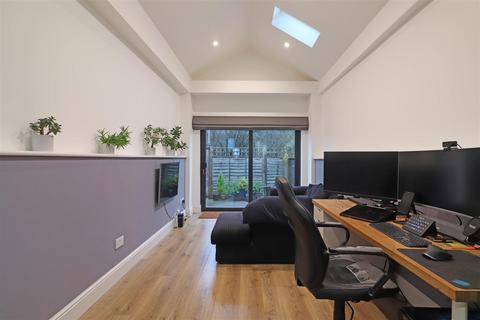 1 bedroom detached house for sale, Wilton Road, Redhill