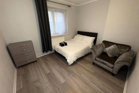 2 bedroom flat to rent, Cliffe House, Blackwall Lane, London, SE10