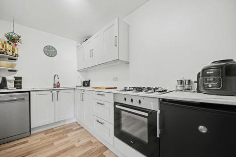 2 bedroom flat for sale, Victoria Road, Southampton SO32
