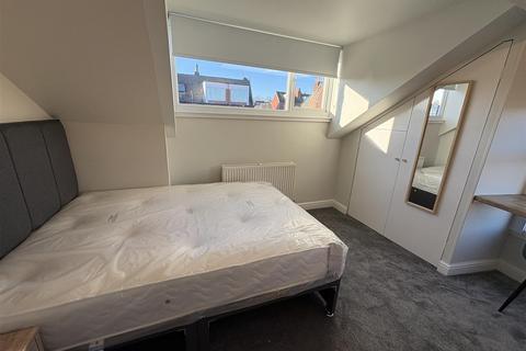 1 bedroom in a house share to rent, Beechwood Terrace, Burley, Leeds LS4, 2NG