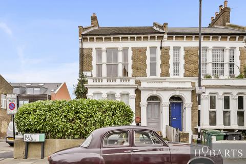 Flat B, Crouch End N8