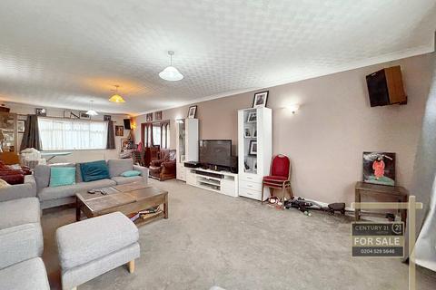 undefined, Waye Avenue, HOUNSLOW TW5