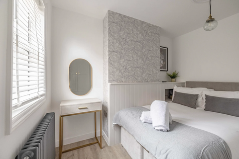2 bedroom terraced house to rent, Victoria Street, Windsor SL4