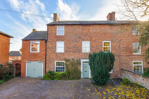 4 bedroom semi-detached house for sale, Brackley Road, Towcester, NN12